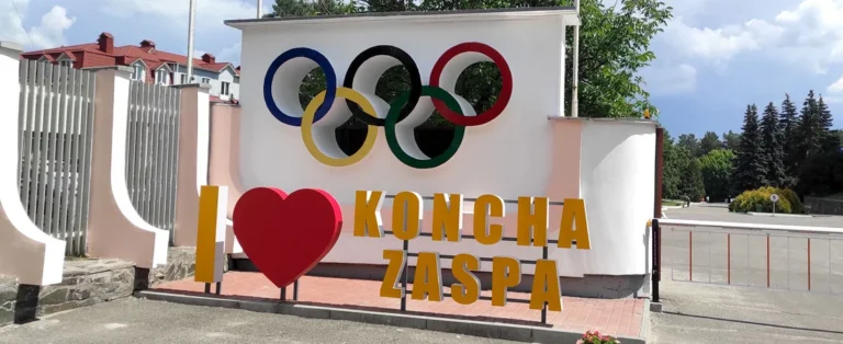 Representatives of the “Zdorove Maybutnye” Charitable Foundation presented the “Koncha-Zaspa” Olympic Center (Ukraine) with Dr. Fogg dry fog disinfection aerosol generator